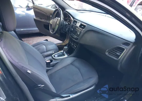 2013 Chrysler 200 Touring z USA, uszkodzony, nr VIN 1C3CCBBG0DN678058